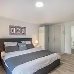 He, Wat Mooi Apartment *